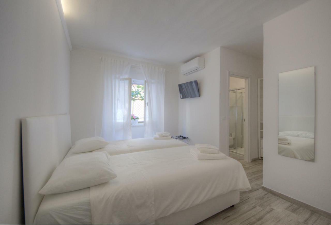 Rione San Carlo Hotel Finale Ligure Bagian luar foto