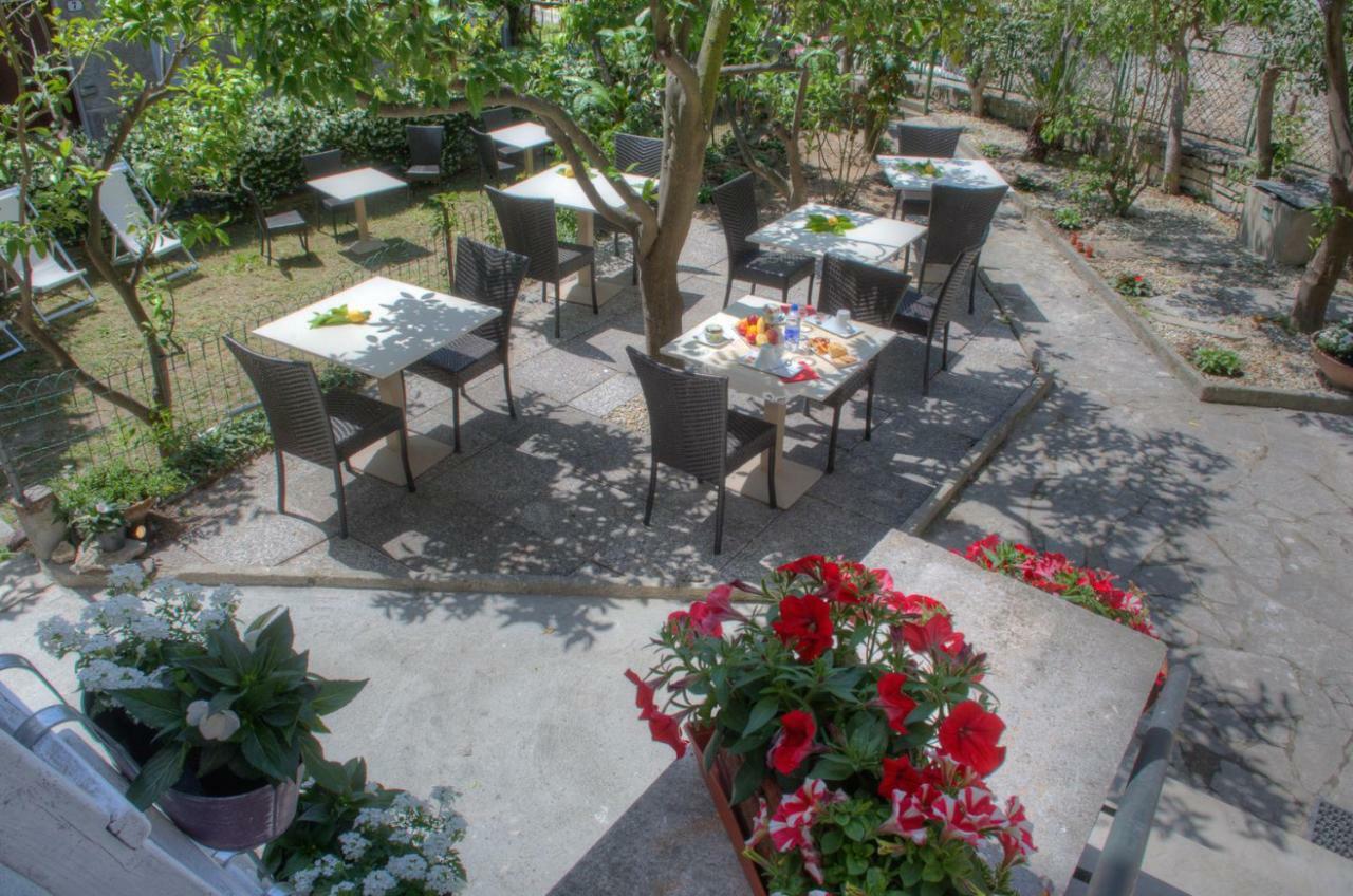 Rione San Carlo Hotel Finale Ligure Bagian luar foto
