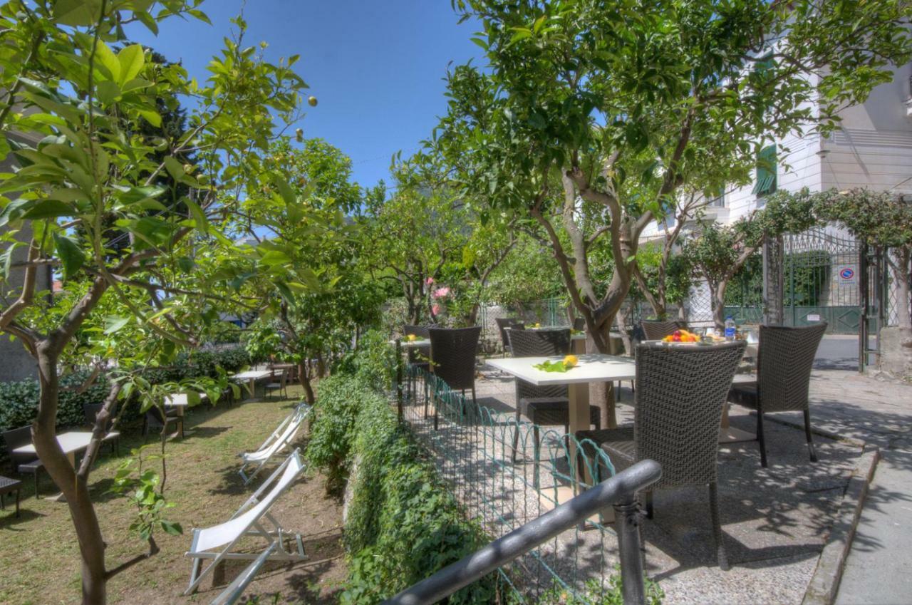 Rione San Carlo Hotel Finale Ligure Bagian luar foto